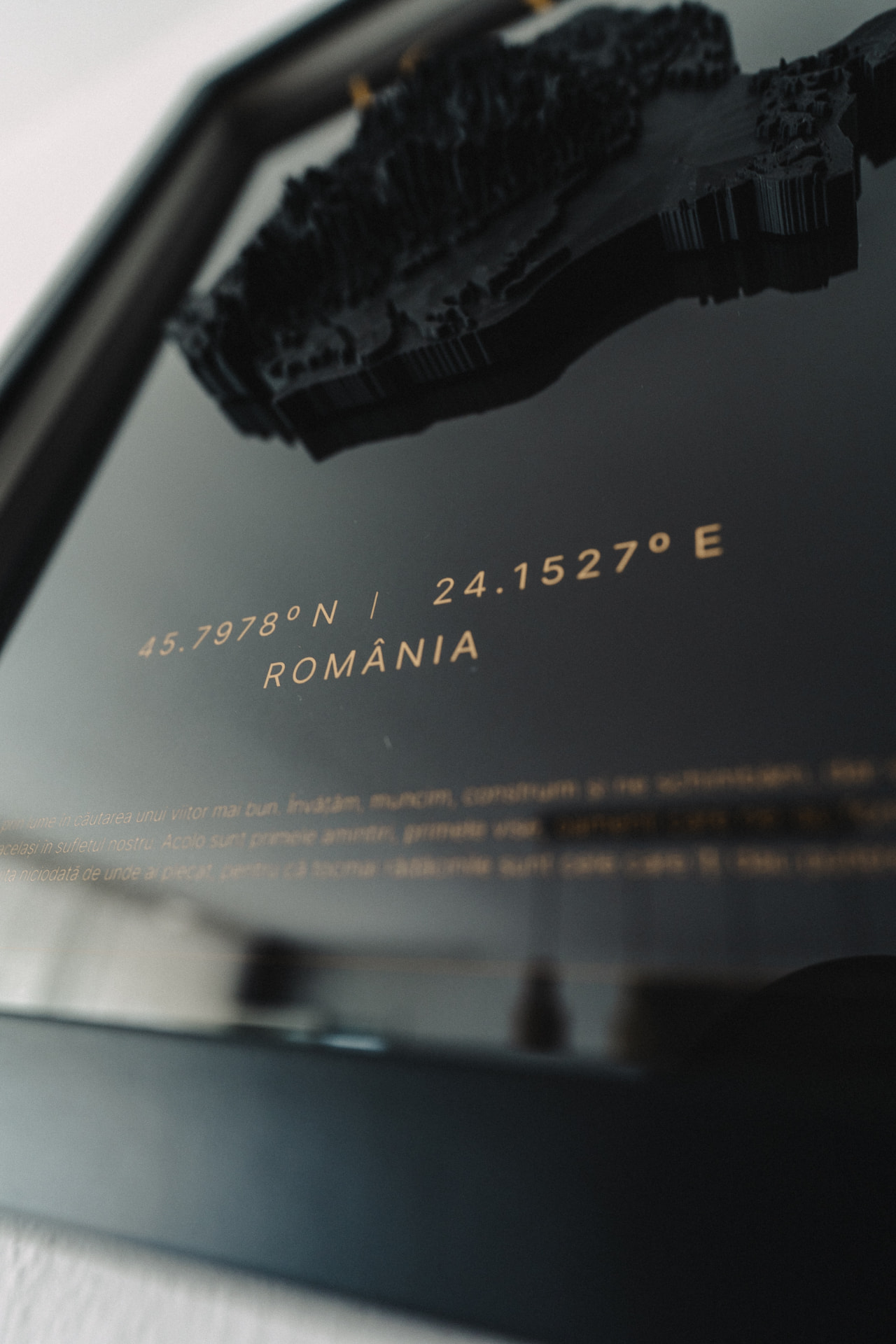 Coordinates & country plate